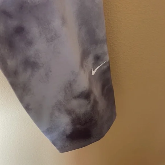 NWT Nike One Icon Clash Mid-Rise Cropped Leggings - Picture 6 of 7